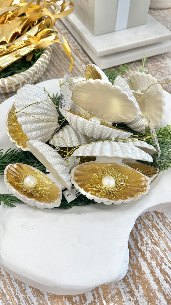 Clam Ornament w/ Pearl